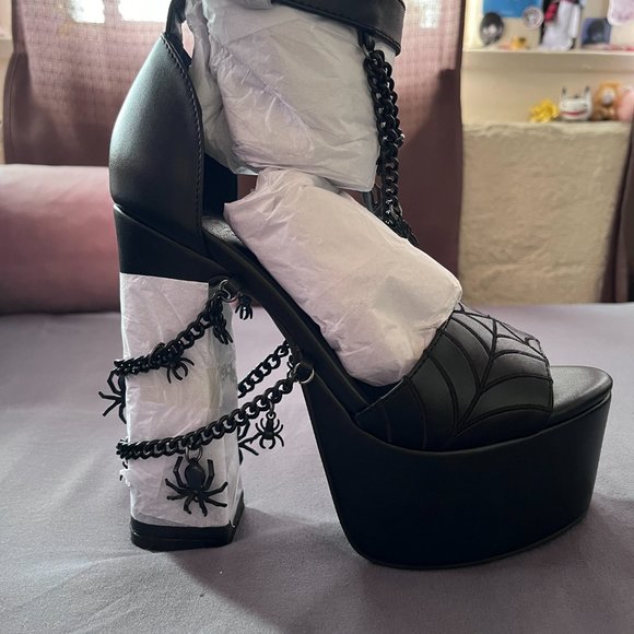 Creepy Crawler Platform Heels - Picture 5 of 7